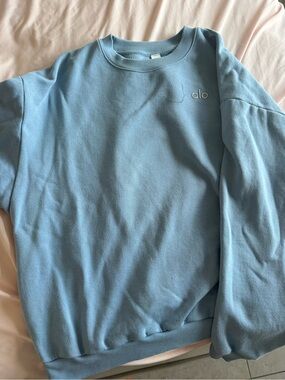 Alo Crewneck Sweatshirt in Light Blue
